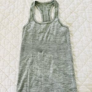 Lululemon tank